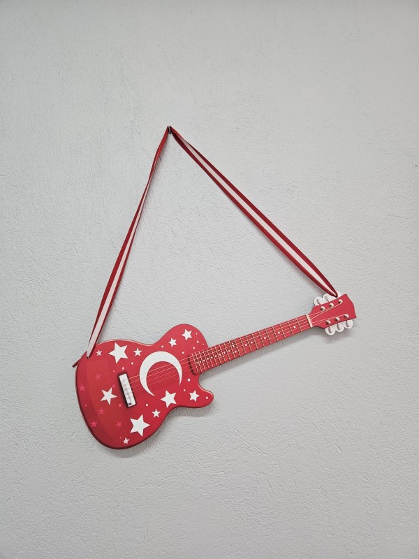 23 Nisan Temalı Ahşap Gösteri Gitarı - Çocuklar İçin Gösteri Aksesuarı